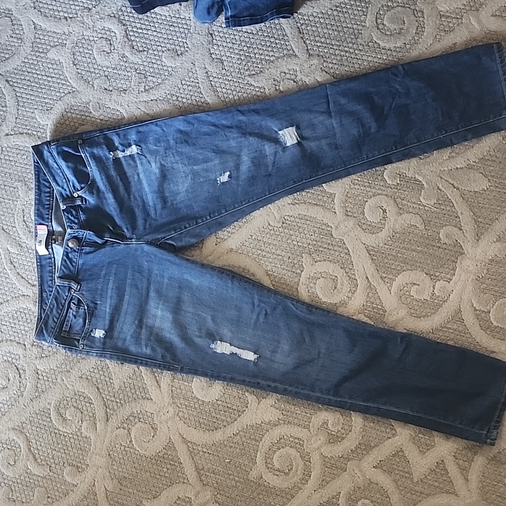 Cabi distressed Allen boyfriend jeans size 8